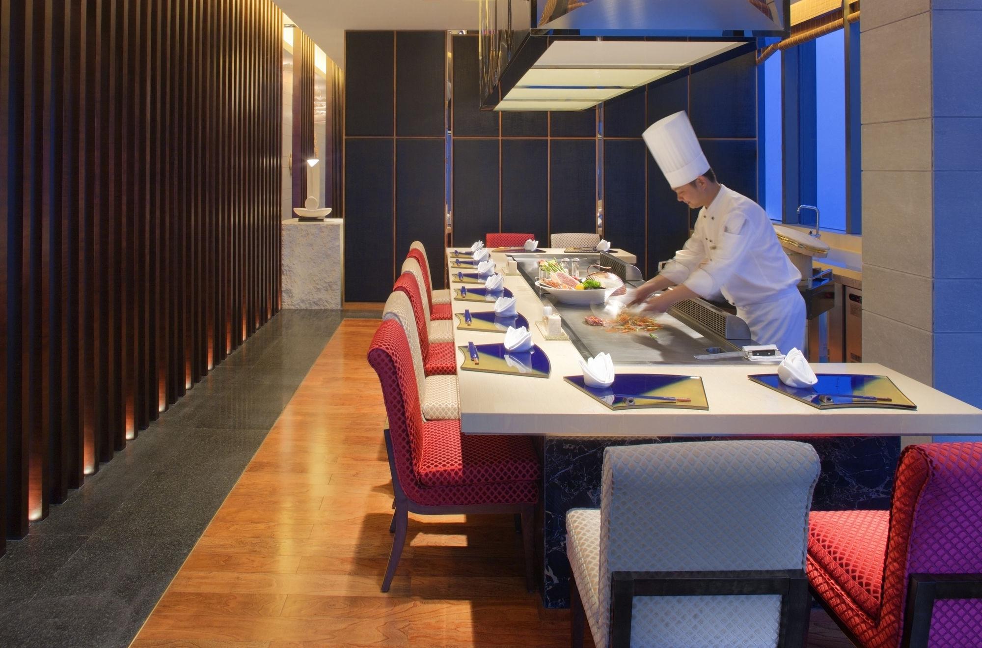 Radisson Blu Plaza Chongqing - Free 2 Bottle Of Local Beer Per Room During Stay Екстериор снимка