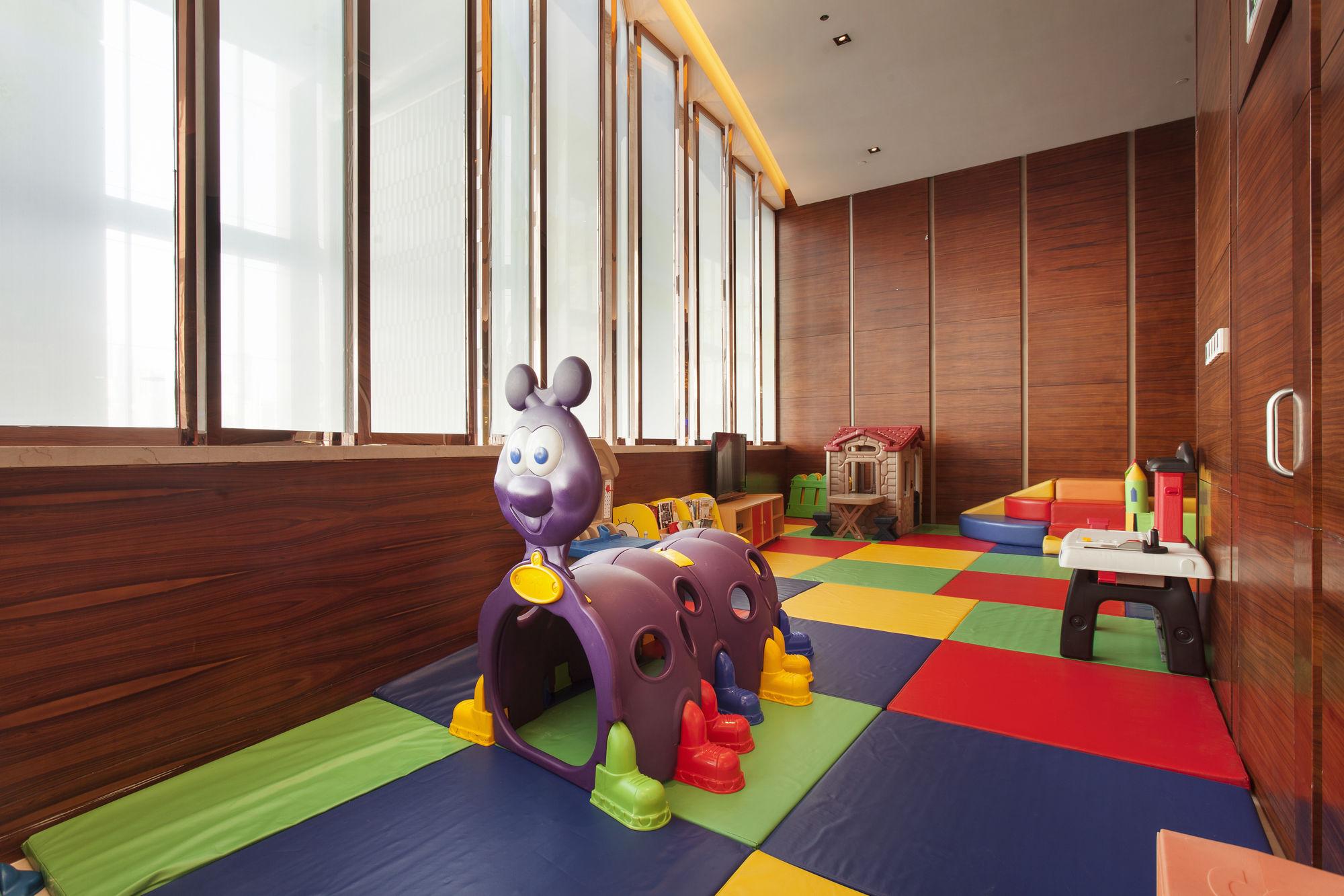 Radisson Blu Plaza Chongqing - Free 2 Bottle Of Local Beer Per Room During Stay Екстериор снимка