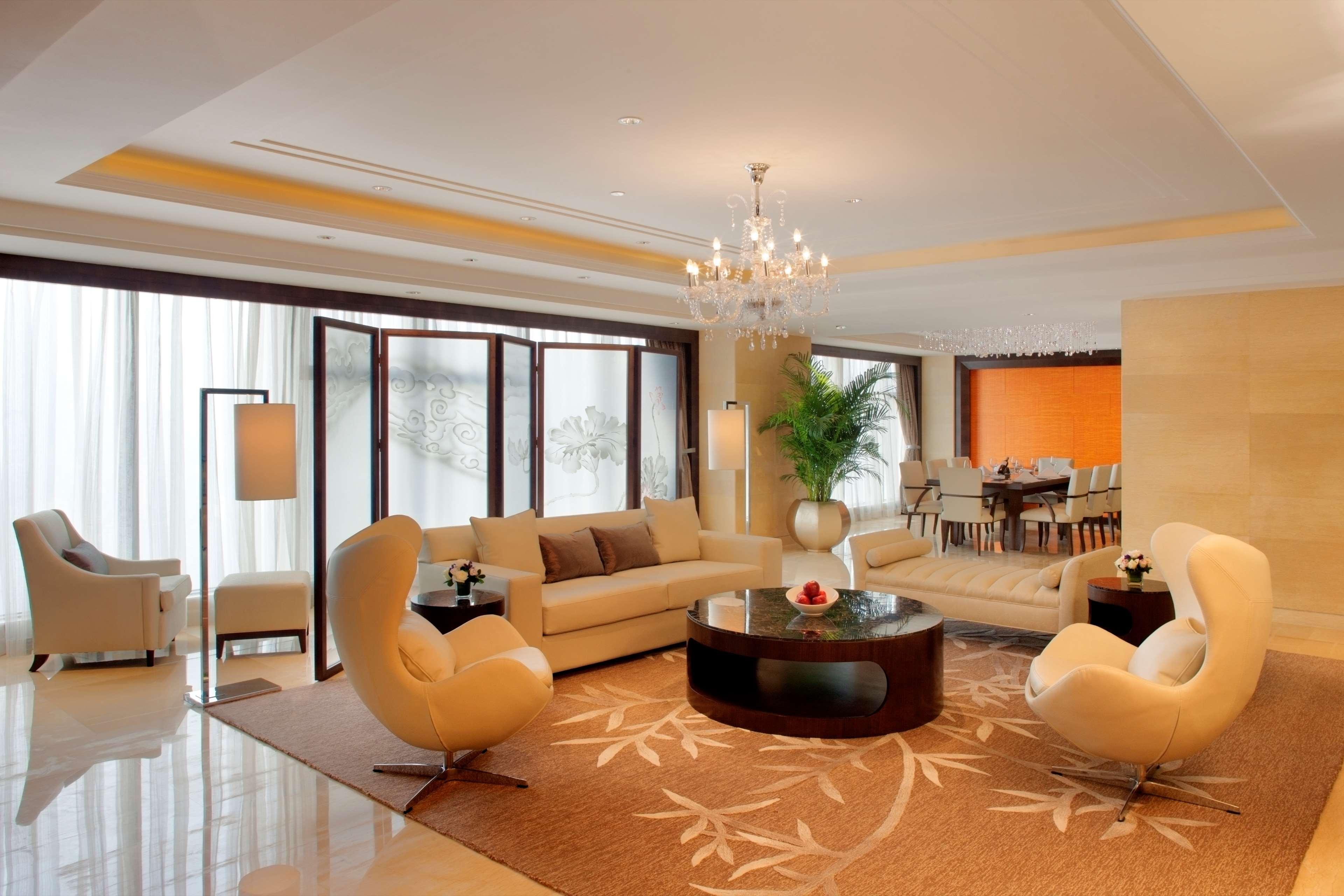 Radisson Blu Plaza Chongqing - Free 2 Bottle Of Local Beer Per Room During Stay Екстериор снимка