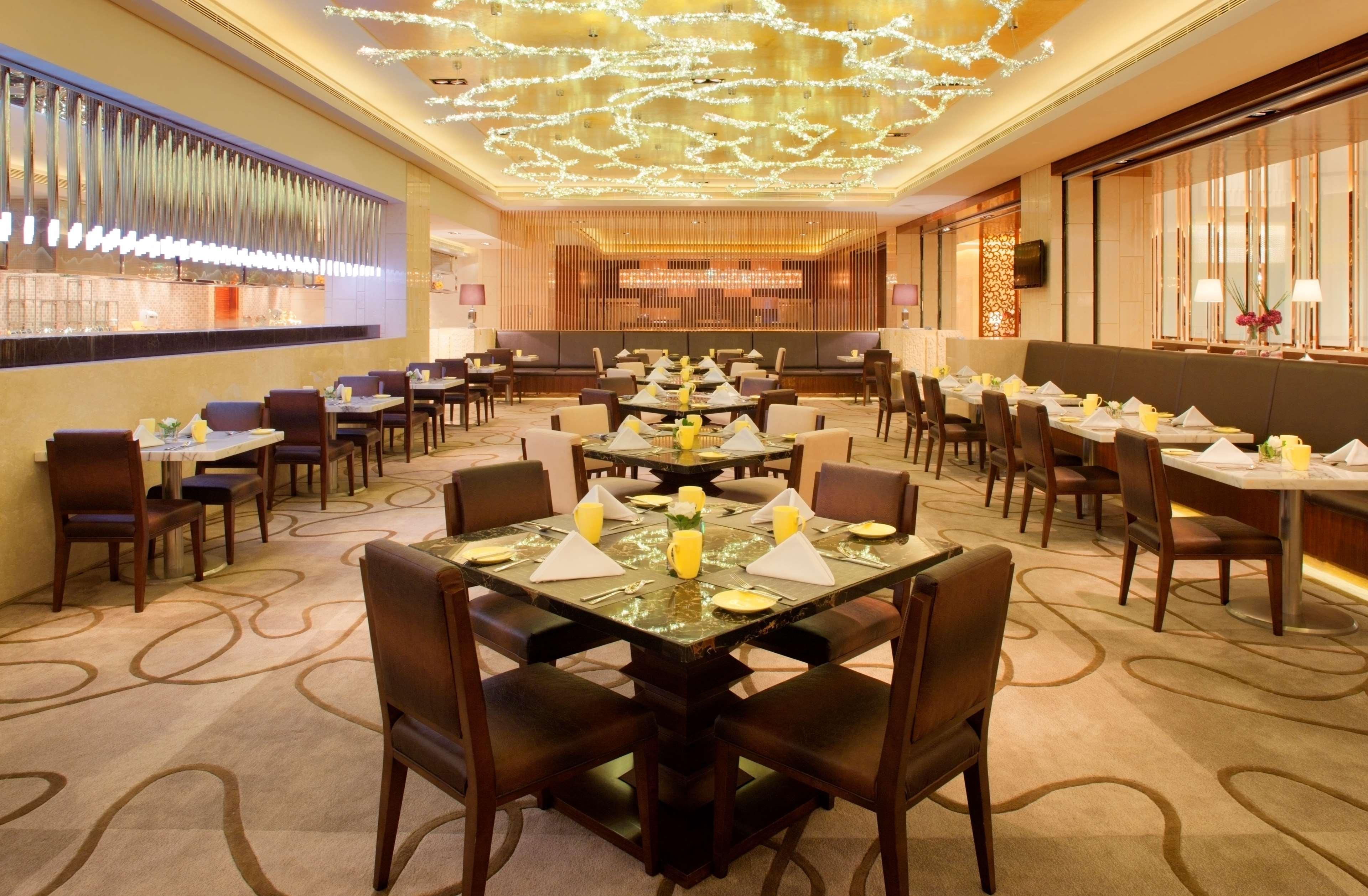 Radisson Blu Plaza Chongqing - Free 2 Bottle Of Local Beer Per Room During Stay Екстериор снимка