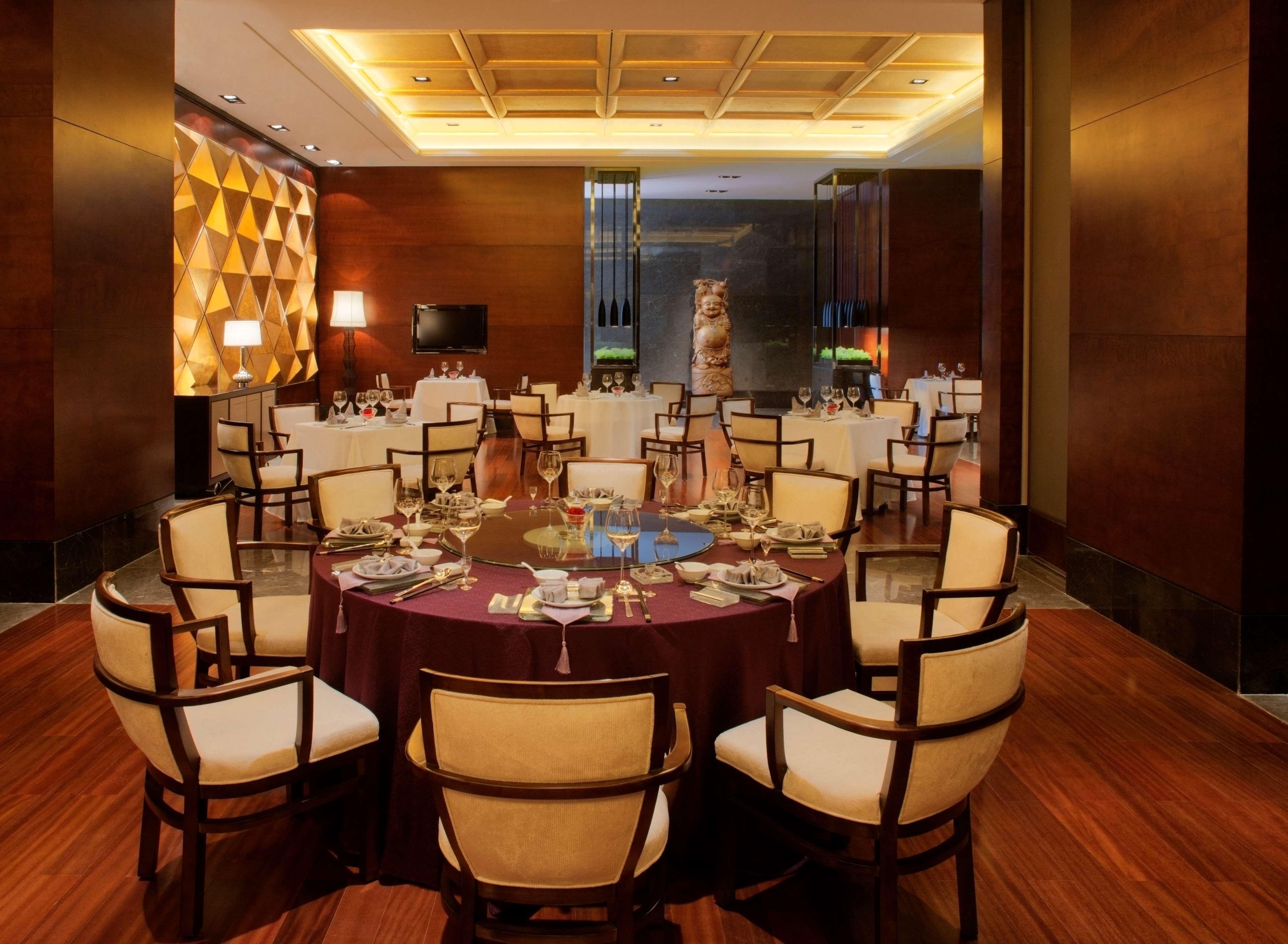 Radisson Blu Plaza Chongqing - Free 2 Bottle Of Local Beer Per Room During Stay Екстериор снимка