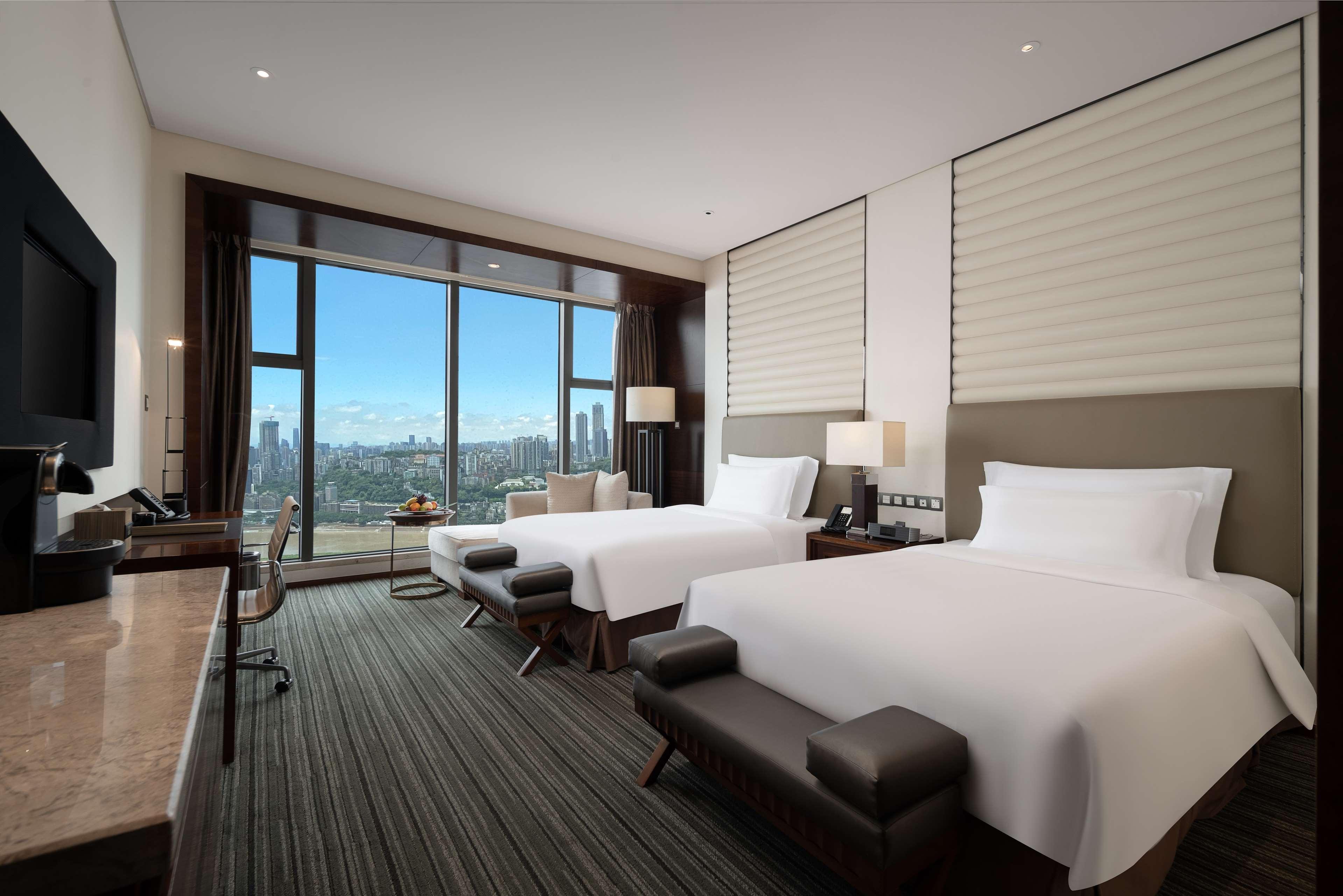 Radisson Blu Plaza Chongqing - Free 2 Bottle Of Local Beer Per Room During Stay Екстериор снимка