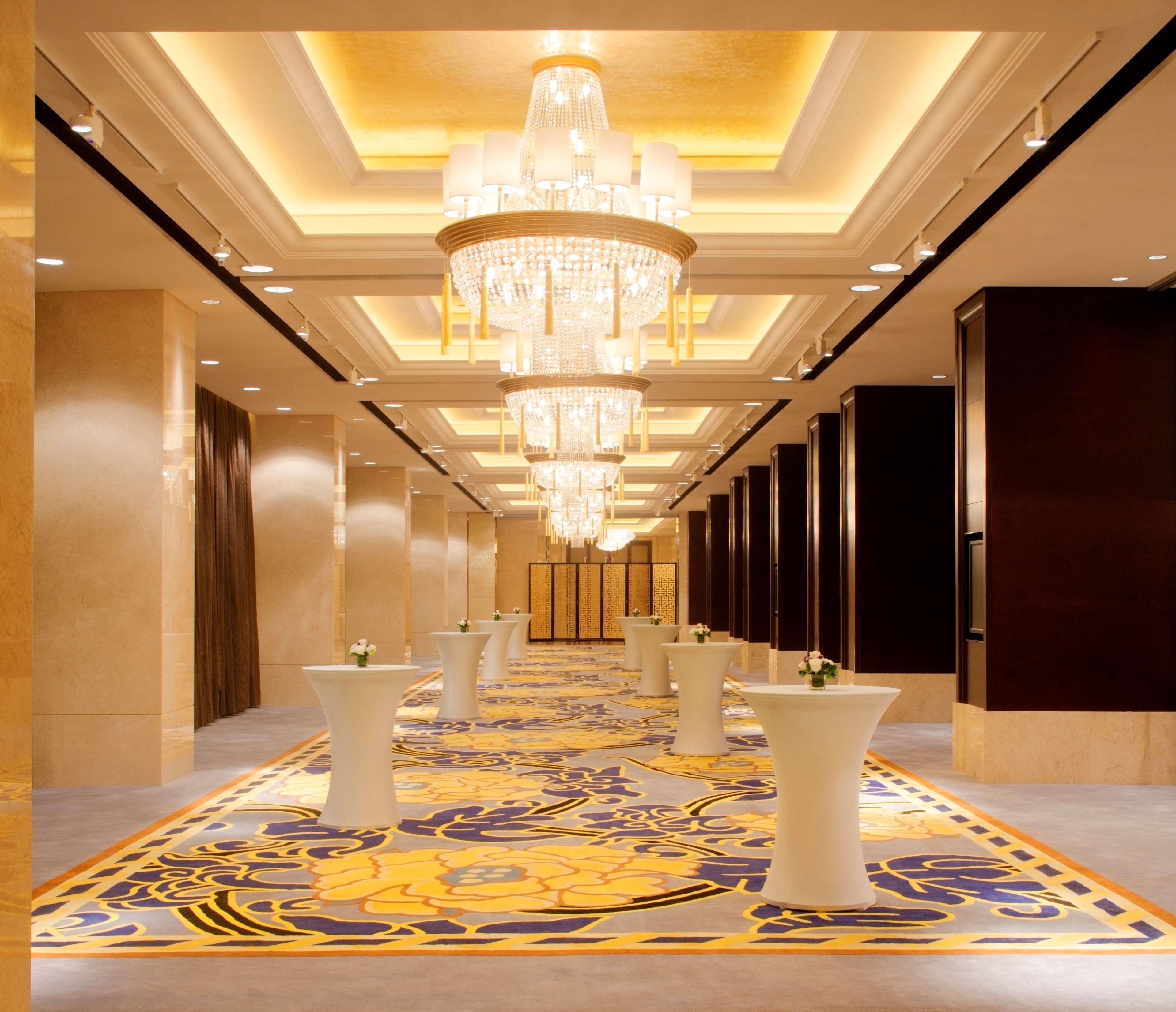 Radisson Blu Plaza Chongqing - Free 2 Bottle Of Local Beer Per Room During Stay Екстериор снимка
