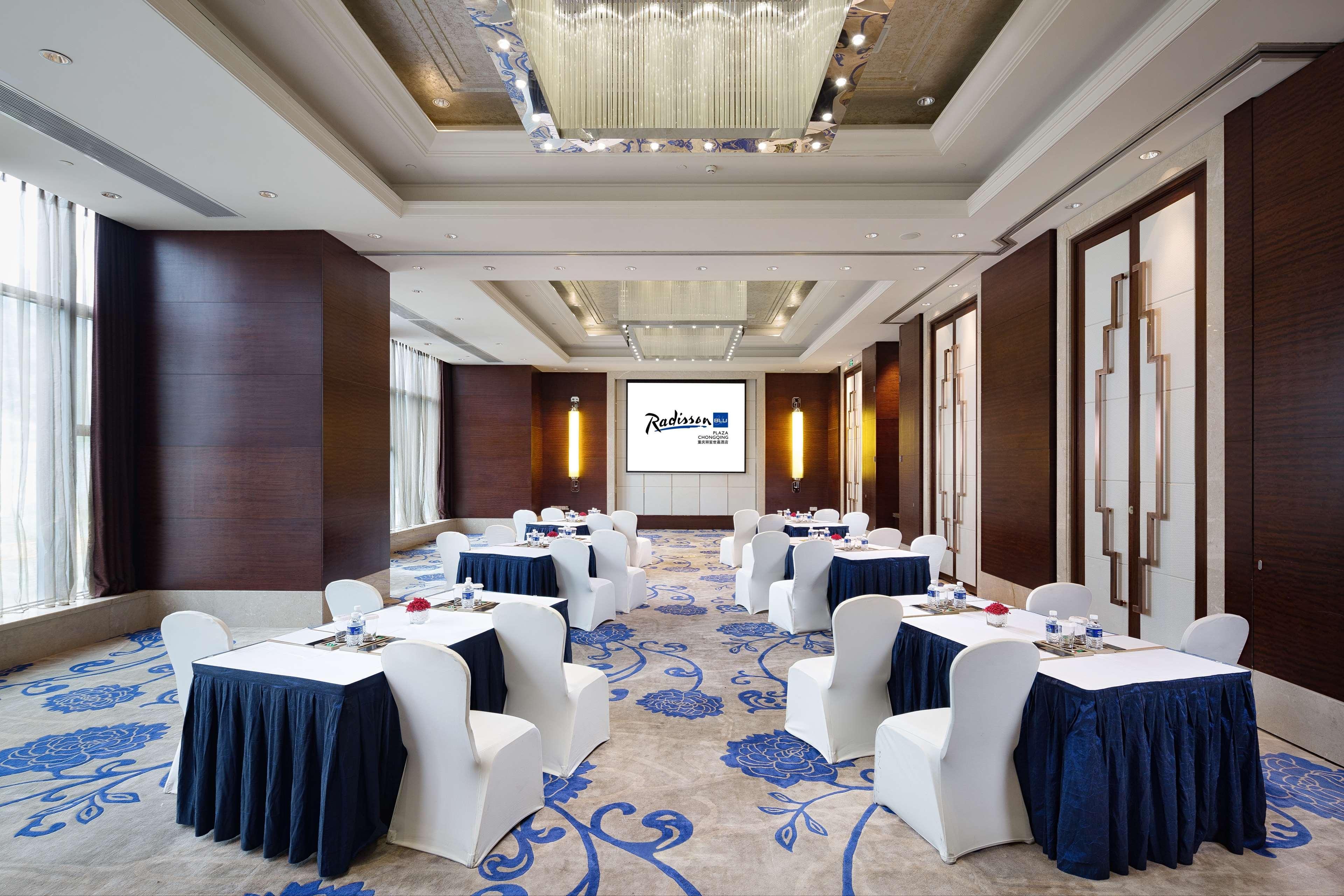 Radisson Blu Plaza Chongqing - Free 2 Bottle Of Local Beer Per Room During Stay Екстериор снимка
