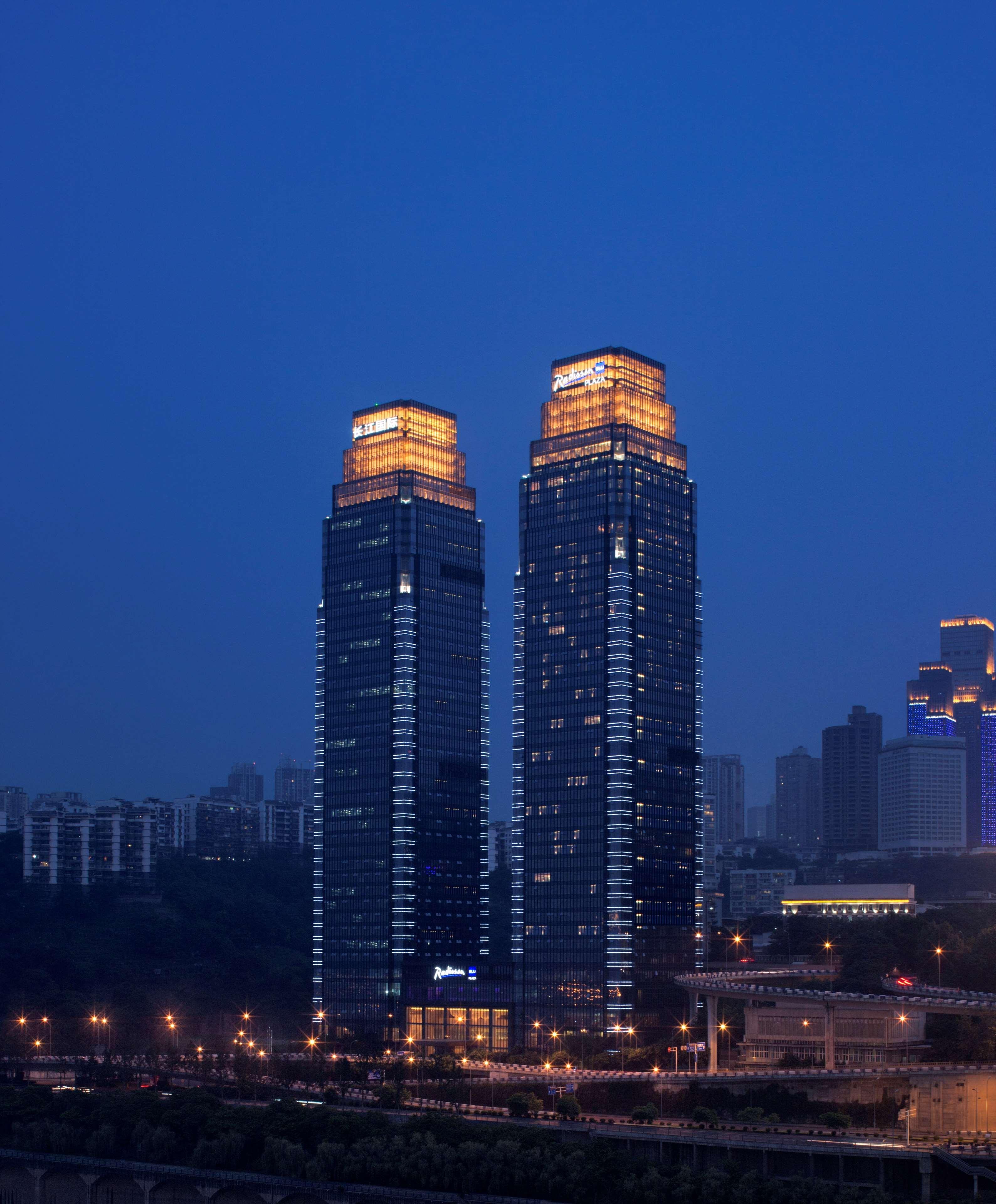 Radisson Blu Plaza Chongqing - Free 2 Bottle Of Local Beer Per Room During Stay Екстериор снимка