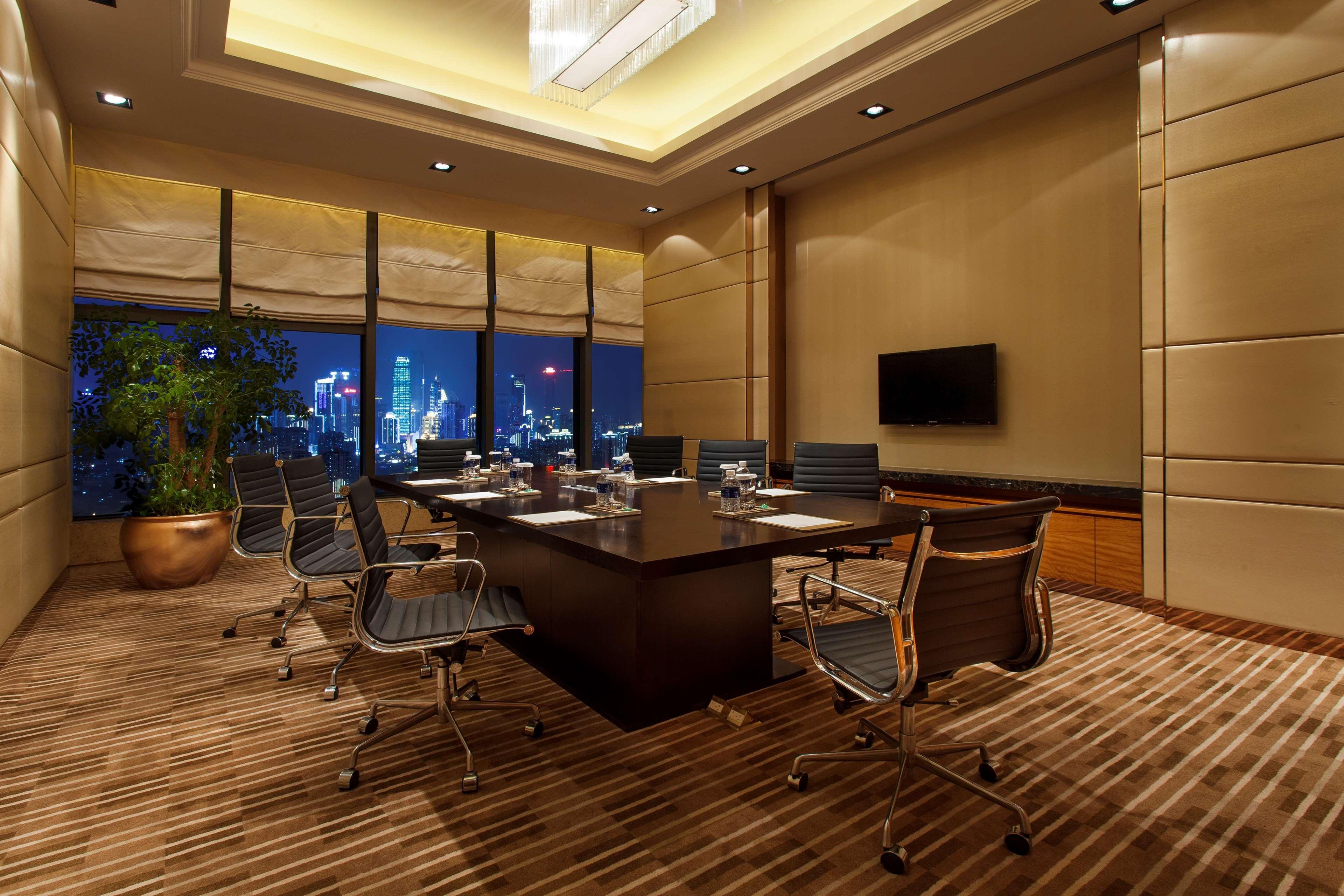 Radisson Blu Plaza Chongqing - Free 2 Bottle Of Local Beer Per Room During Stay Екстериор снимка