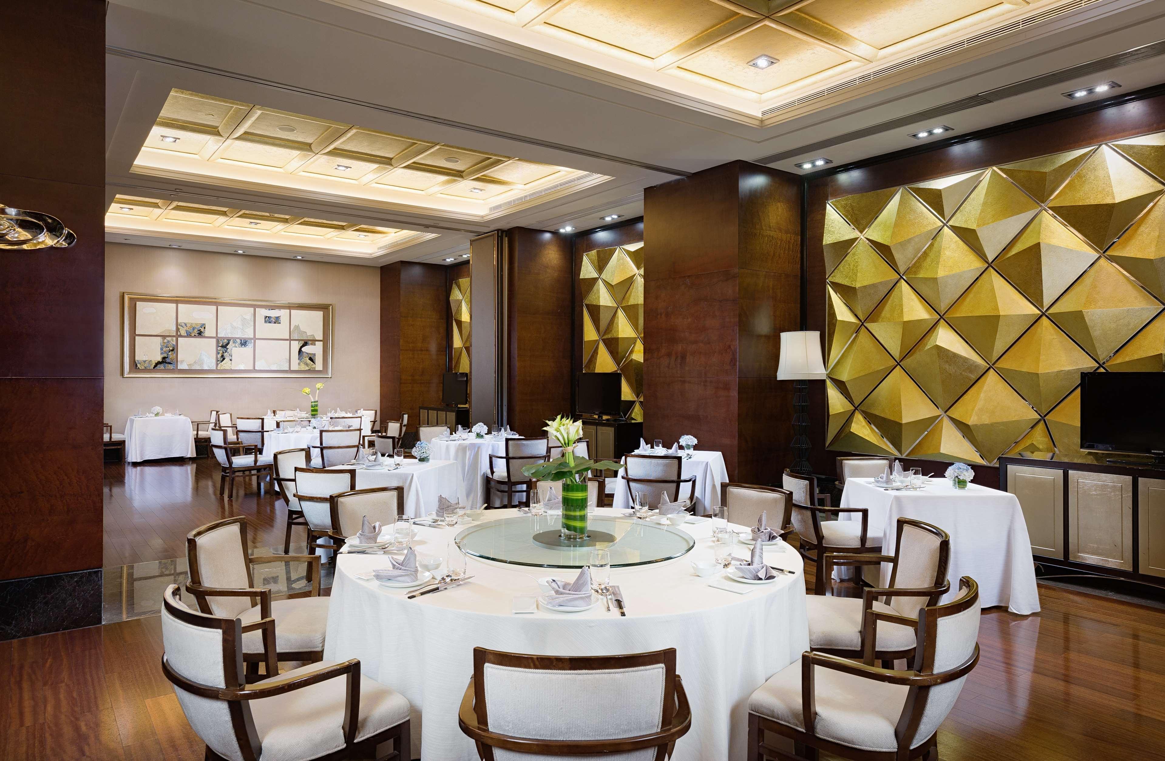 Radisson Blu Plaza Chongqing - Free 2 Bottle Of Local Beer Per Room During Stay Екстериор снимка