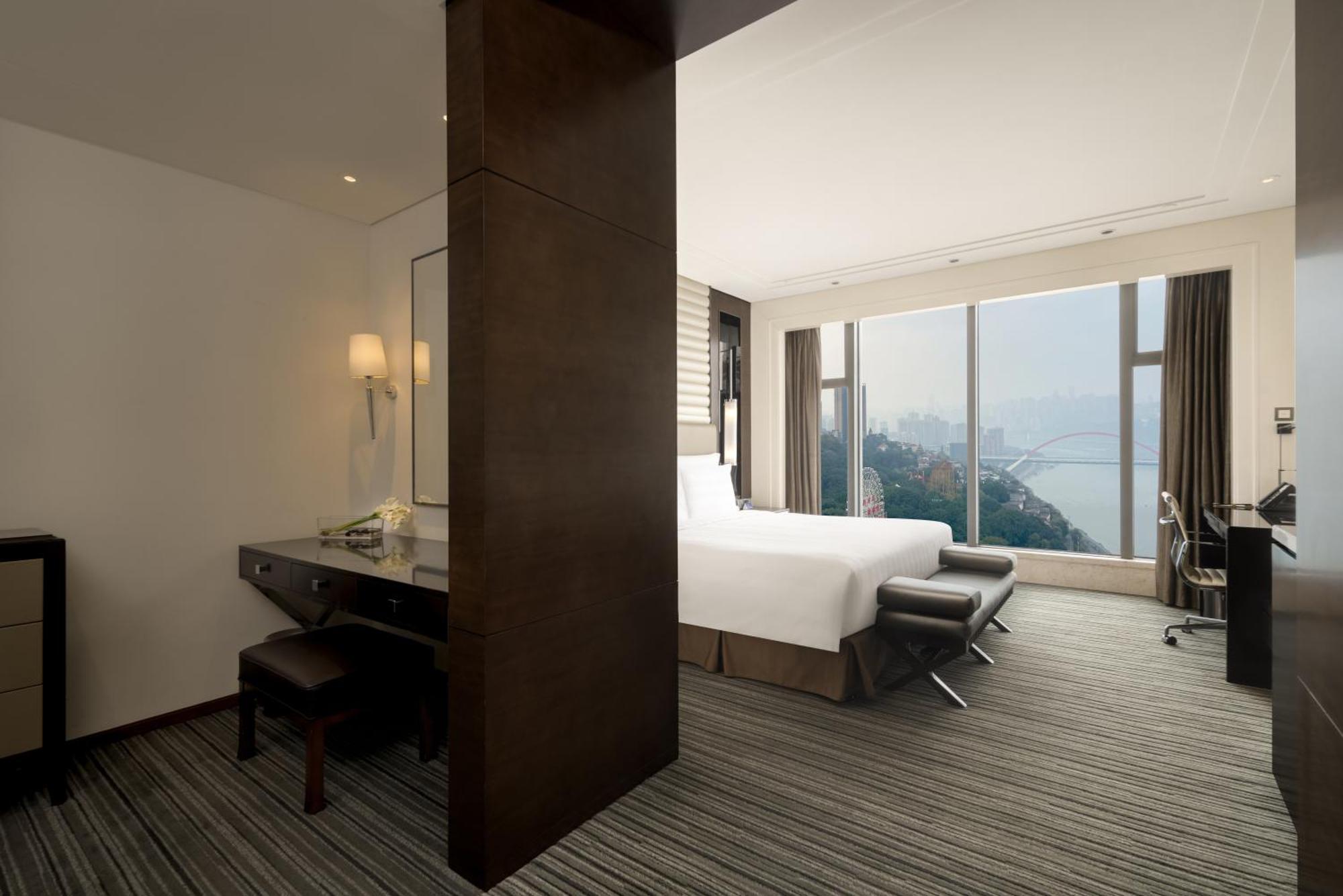 Radisson Blu Plaza Chongqing - Free 2 Bottle Of Local Beer Per Room During Stay Екстериор снимка