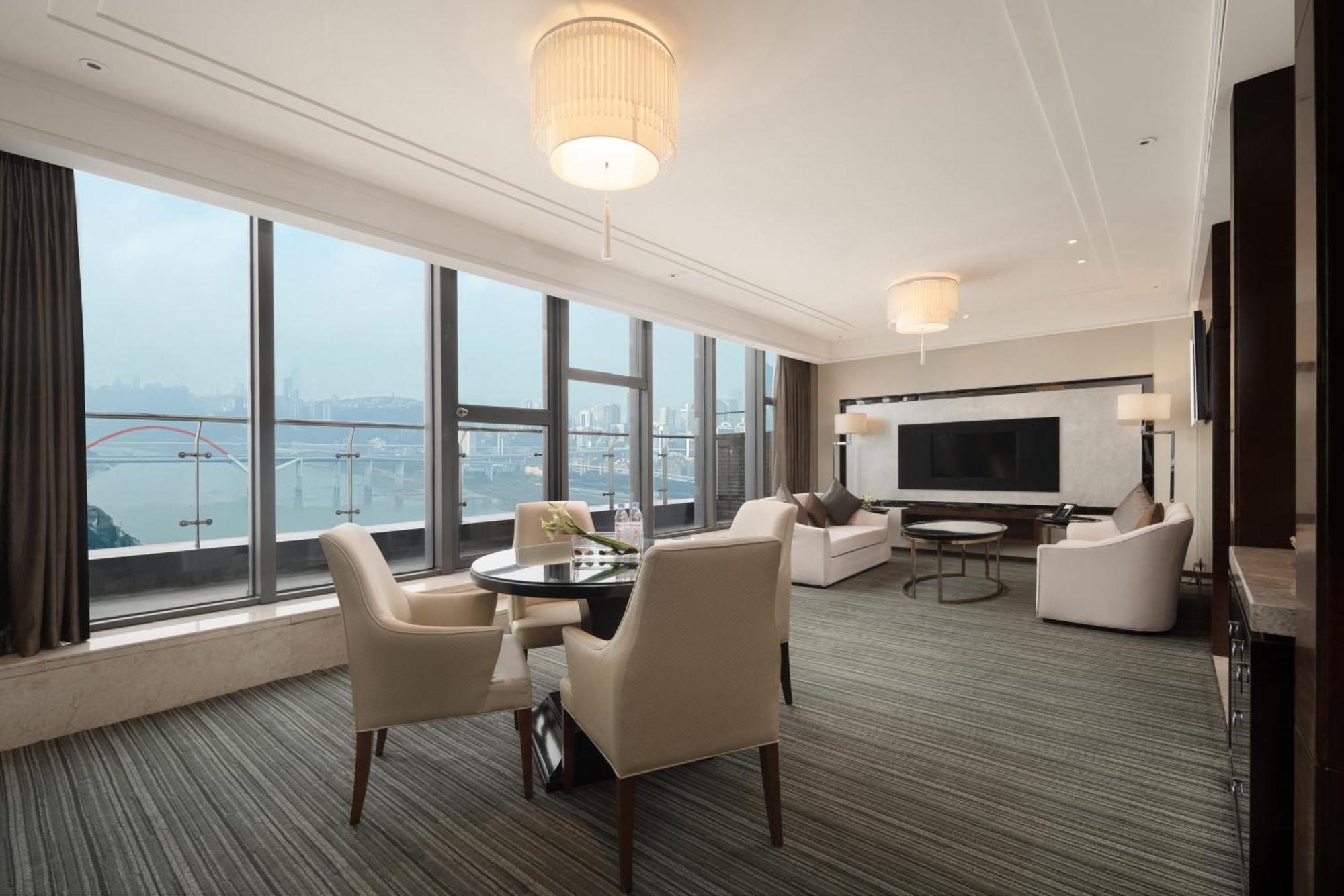 Radisson Blu Plaza Chongqing - Free 2 Bottle Of Local Beer Per Room During Stay Екстериор снимка