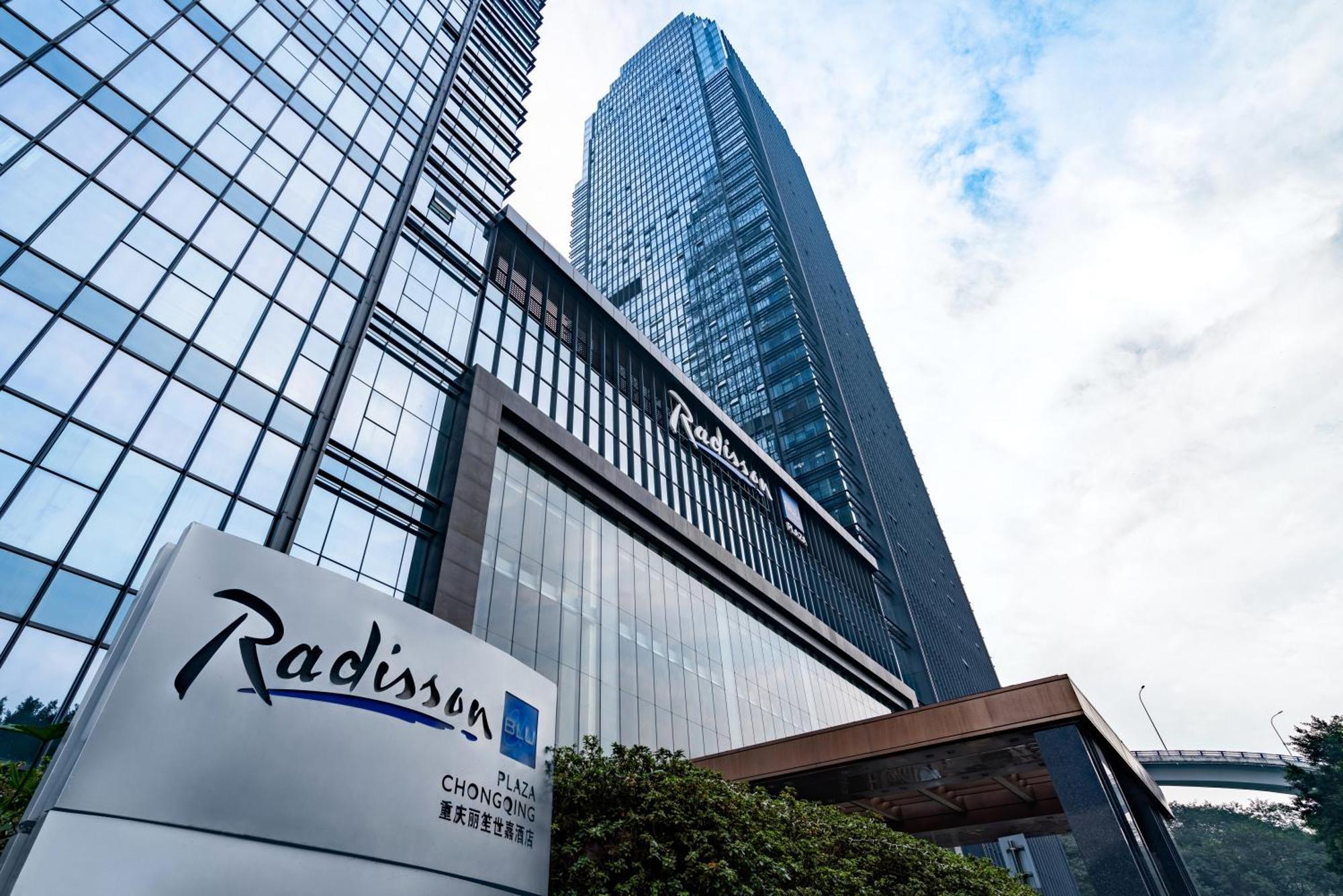 Radisson Blu Plaza Chongqing - Free 2 Bottle Of Local Beer Per Room During Stay Екстериор снимка