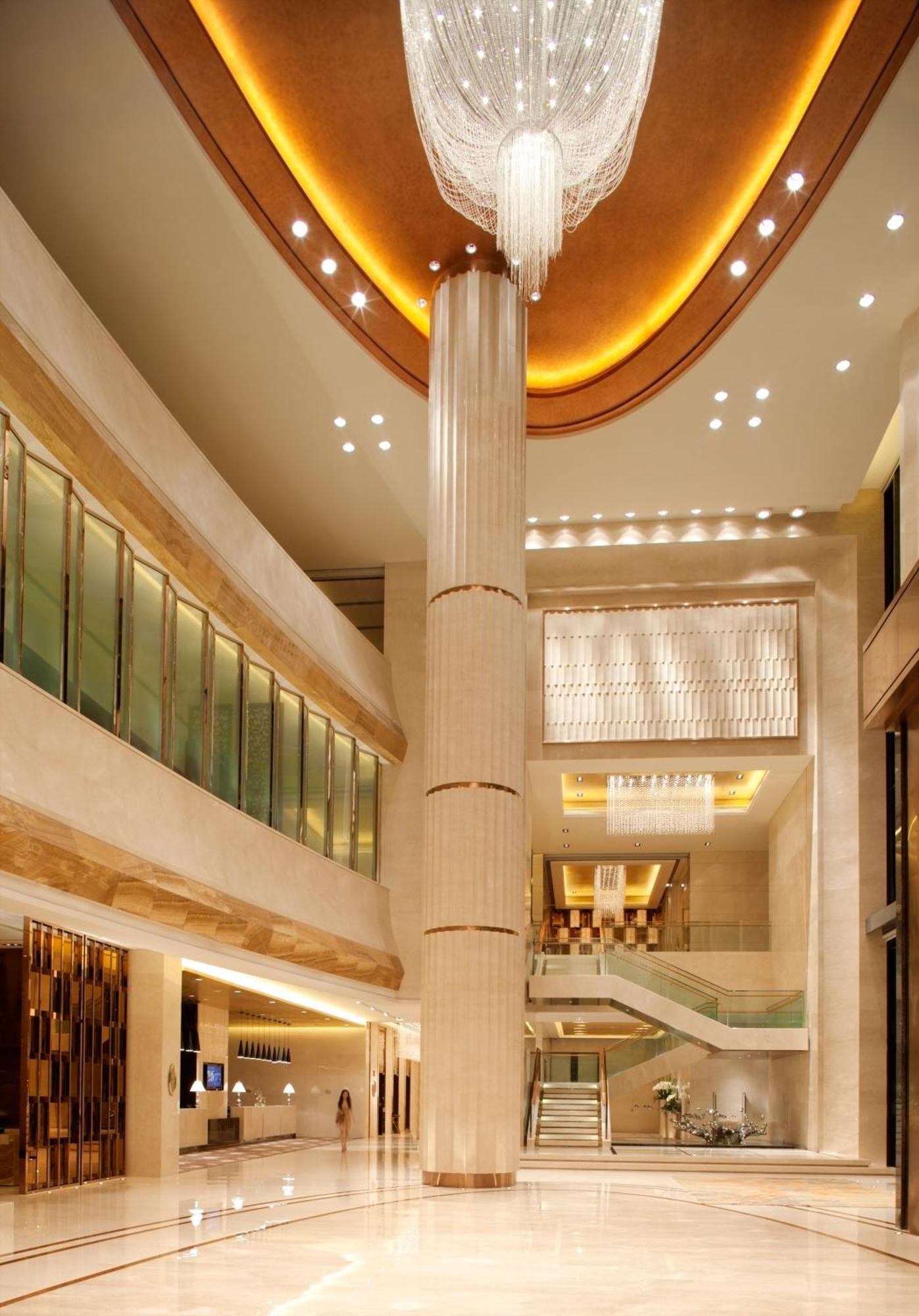 Radisson Blu Plaza Chongqing - Free 2 Bottle Of Local Beer Per Room During Stay Екстериор снимка