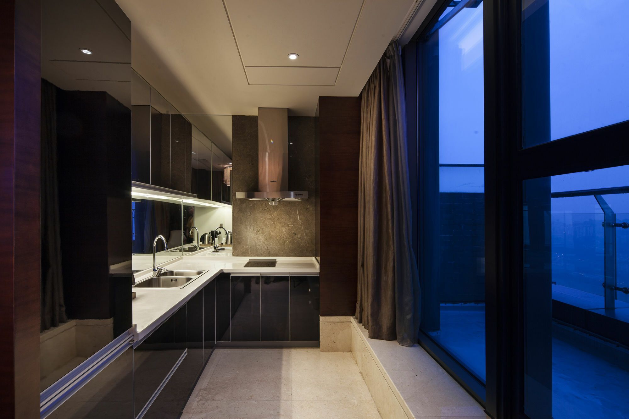 Radisson Blu Plaza Chongqing - Free 2 Bottle Of Local Beer Per Room During Stay Екстериор снимка