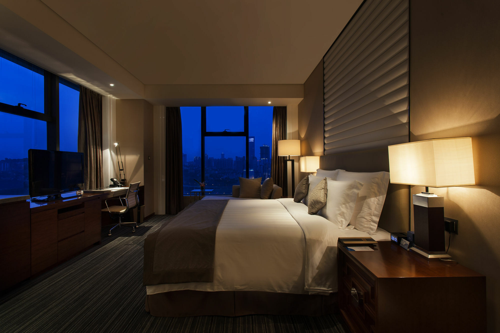 Radisson Blu Plaza Chongqing - Free 2 Bottle Of Local Beer Per Room During Stay Екстериор снимка