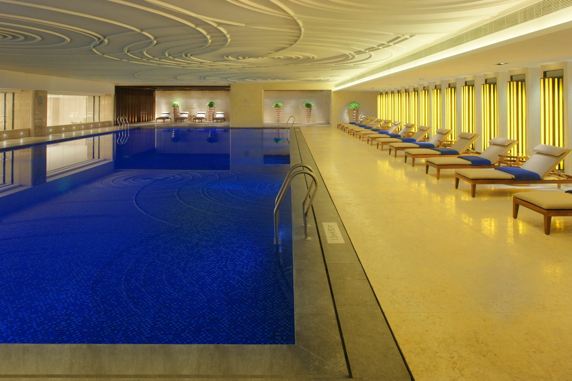 Radisson Blu Plaza Chongqing - Free 2 Bottle Of Local Beer Per Room During Stay Екстериор снимка